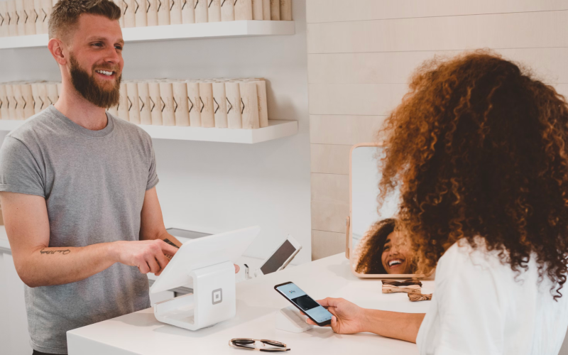 7 Ways CX Helps Companies Win and Retain Customers