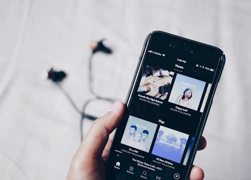 AI-Driven Content Marketing for Music Labels: Personalizing the Fan Experience