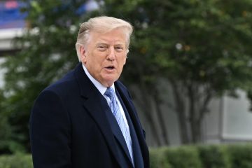 White House allows blocked reporters in after judge lifts Trump ban